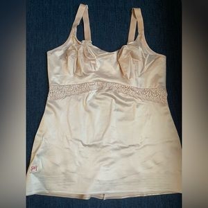 Ruby Ribbon shape ware